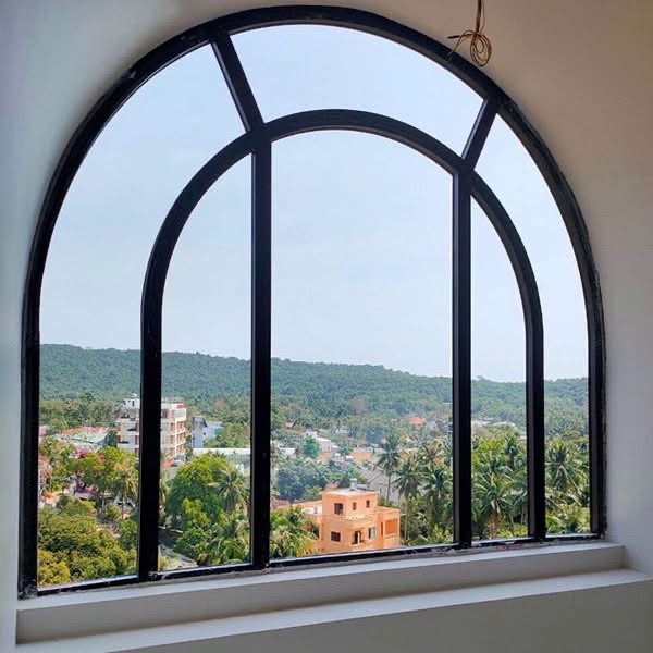 Restaurant Employer Read Clients Orders on His Ipad